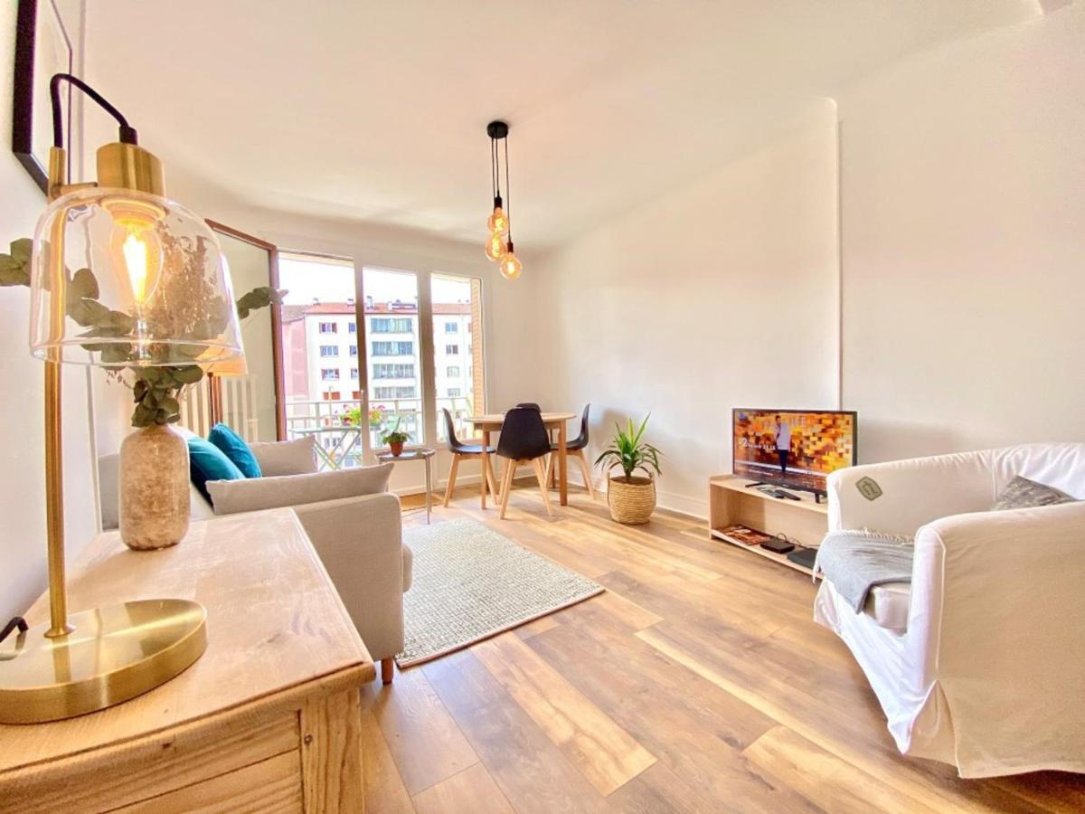 Charmant T3 Renove En Centre-Ville D'Annecy Avec Balcon, Ascenseur Et Parking Prive - Fr-1-432-83 Luaran gambar