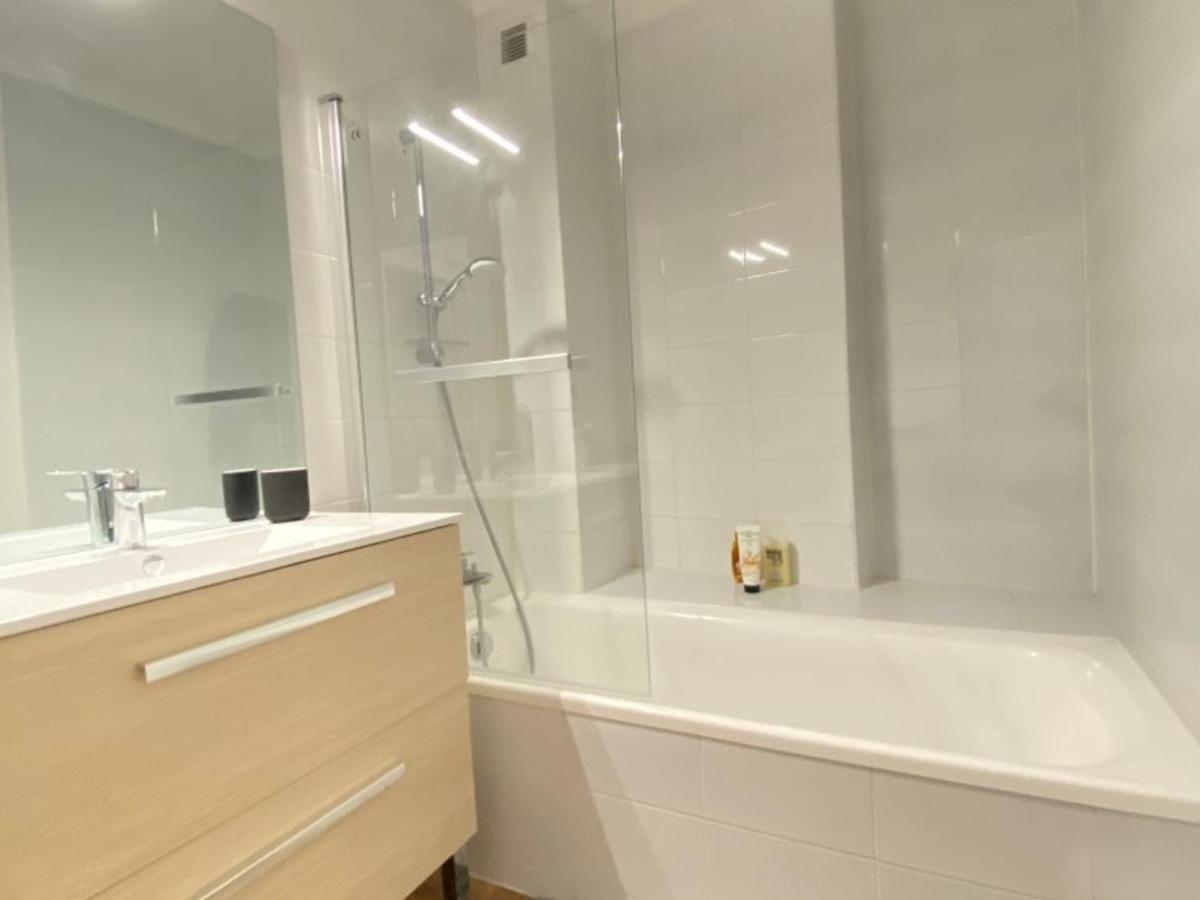 Charmant T3 Renove En Centre-Ville D'Annecy Avec Balcon, Ascenseur Et Parking Prive - Fr-1-432-83 Luaran gambar